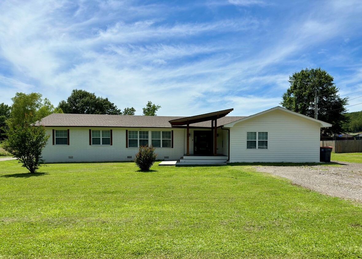 Foto principal - Beautiful 4 Bed / 2.5 Bath Home in Greenwood