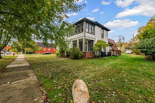 Foto del edificio - 1017 N Holbrook St