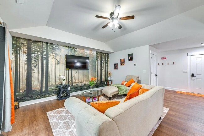 Foto del edificio - Room in House on Vasser Pl