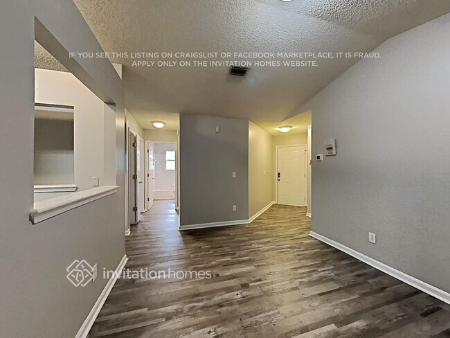 Foto del edificio - 2999 Mikris Dr E