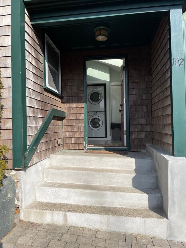 Foto del edificio - 102 3rd Beach Rd