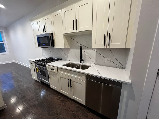 Building Photo - 4819 Main St