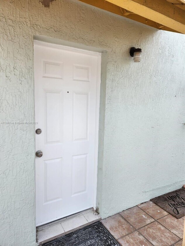 520 E 44th St Unit 1W, Hialeah, FL 33013 Room for Rent in Hialeah, FL