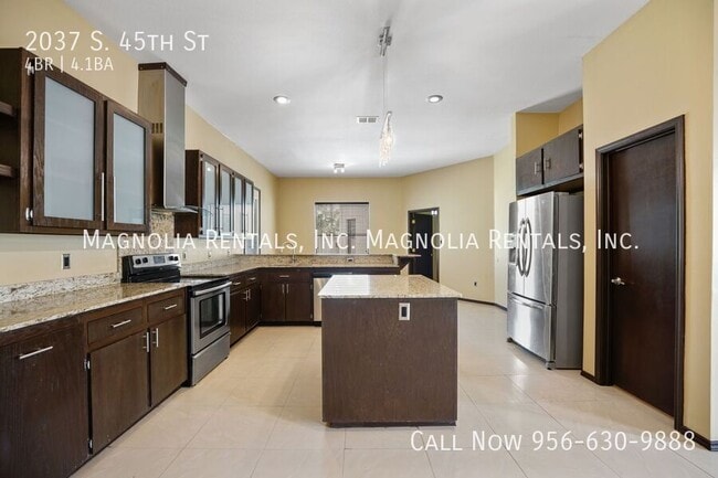 Building Photo - 2037 S 45th St