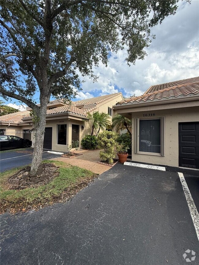 Building Photo - 16318 Malibu Dr
