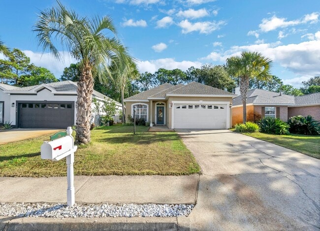 Building Photo - 2BR/2BA Destin Home Near Beaches, Shopping...