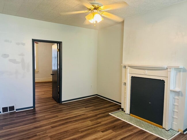 Building Photo - 5551 Columbo St