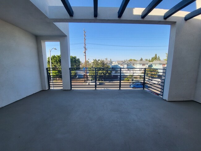 Foto del edificio - 14614 Vanowen St