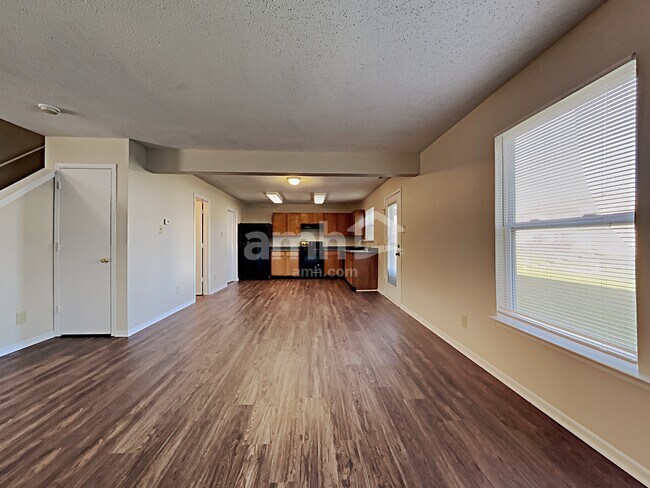 Building Photo - 6838 W Stansbury Blvd