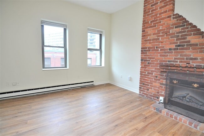 Building Photo - 67 St Germain St