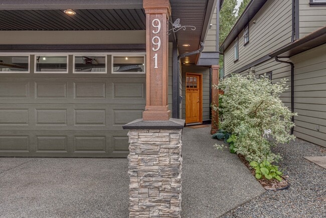 Entrance - 991 Firehall Creek Rd