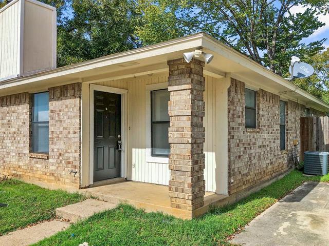 Building Photo - 821 N Mesquite St