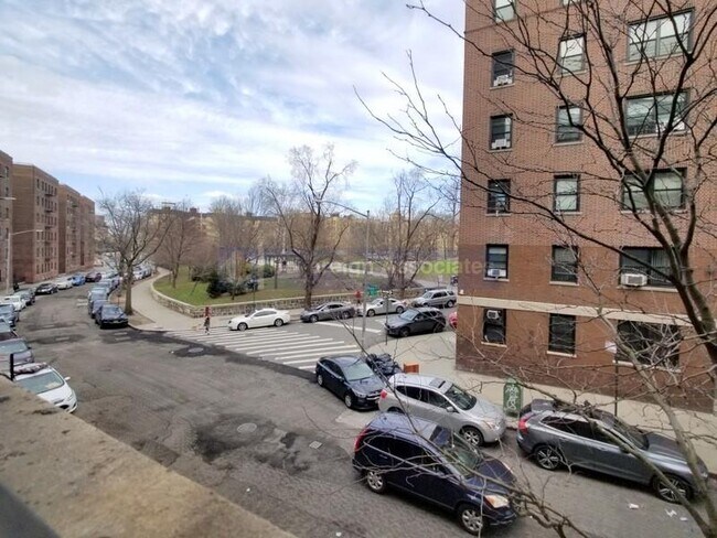 Building Photo - 150 Haven Avenue