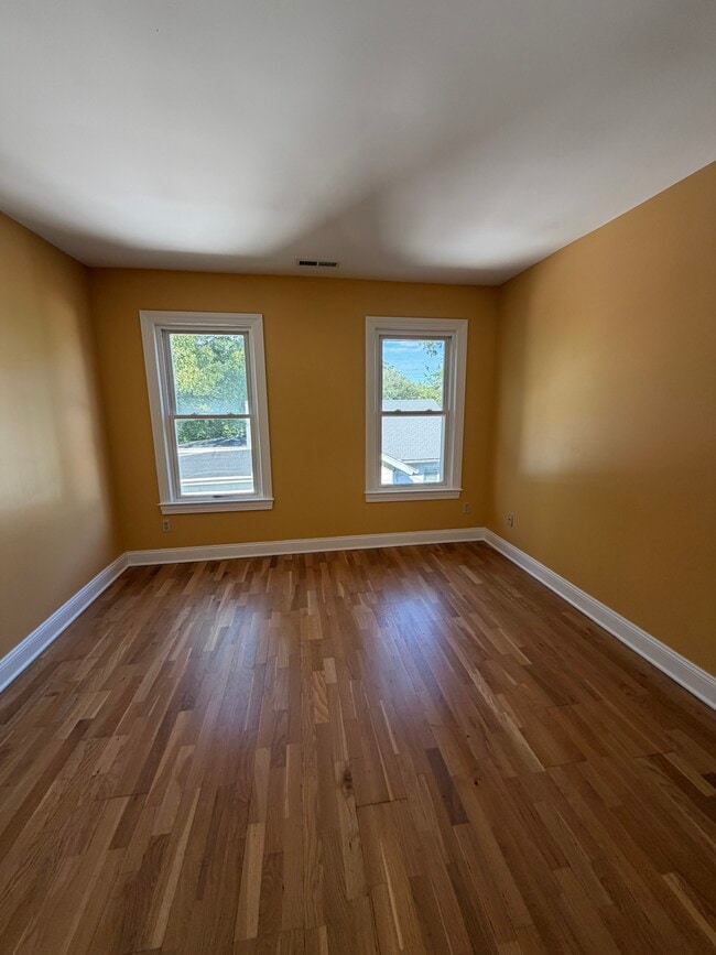 Building Photo - 252 Villa Ave