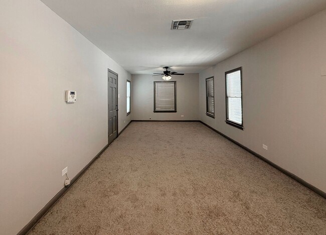 Foto del edificio - 203 Hot Wells Blvd