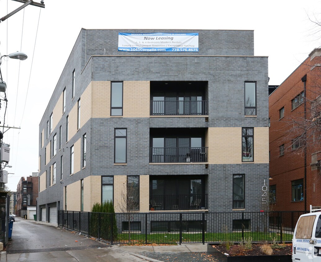 1045 Cornelia Apartments Chicago, IL