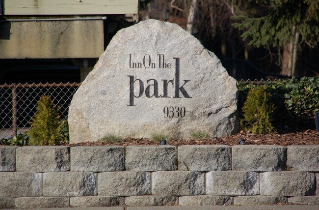 Building Photo - 9330 NE Juanita Dr