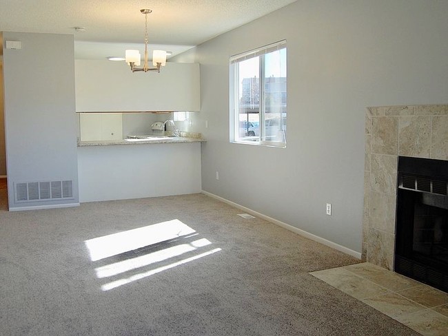 Building Photo - 6855 Delmonico Dr
