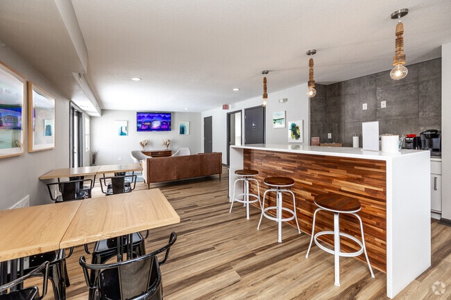 Clubhouse - Weston Park Apartments