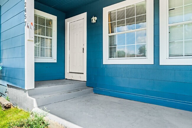 Building Photo - Charming 2 Bed, 1 Bath San Antonio Rental ...