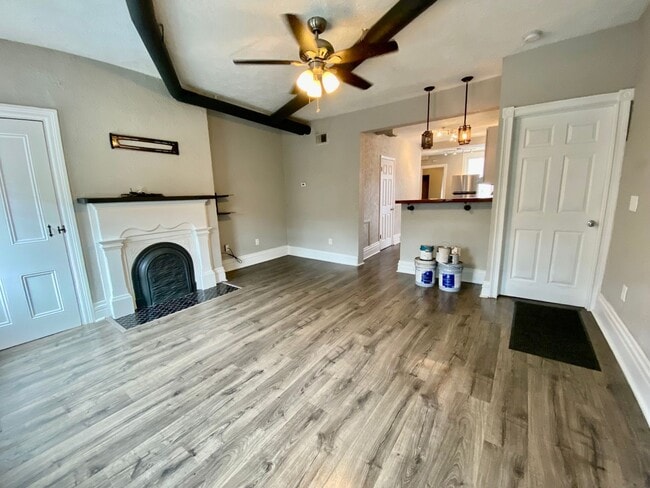 Photo - 2335 Sarah St Apartment