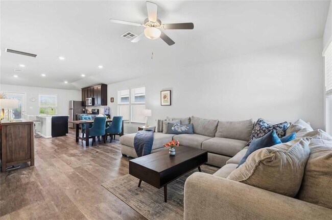 Building Photo - 805 Russet Rock Dr