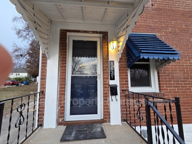 Building Photo - 8621 Hume Ave