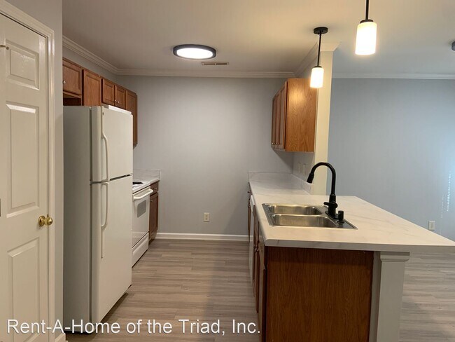 Building Photo - 2 br, 2.5 bath House - 3111-D Alder Way