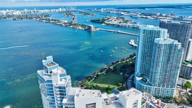 Foto del edificio - 2020 N Bayshore Dr