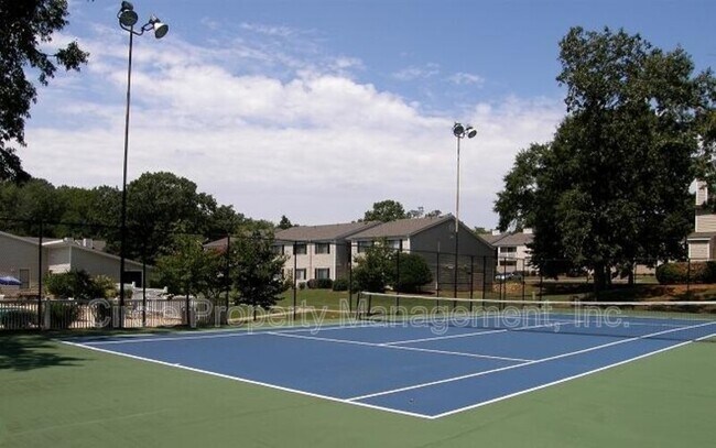 Building Photo - 2021 Highridge Dr SW