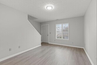 Building Photo - 2485 Brady Commons Dr