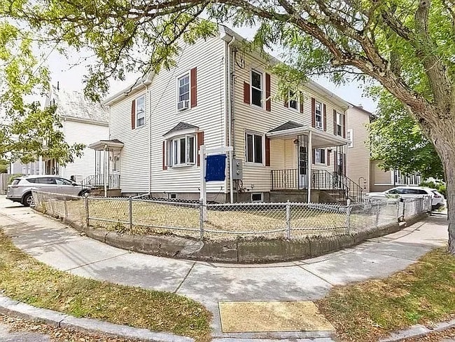 Building Photo - 34 Clinton St