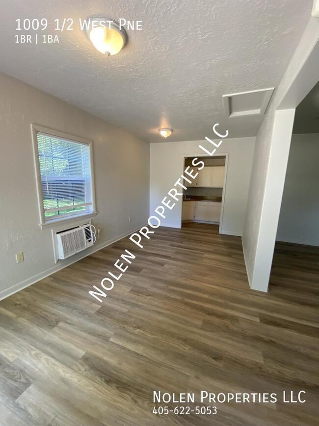 Building Photo - 1009 1/2 West Pne-