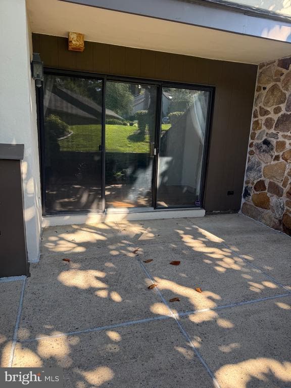 Building Photo - 14 Oak Knoll Dr