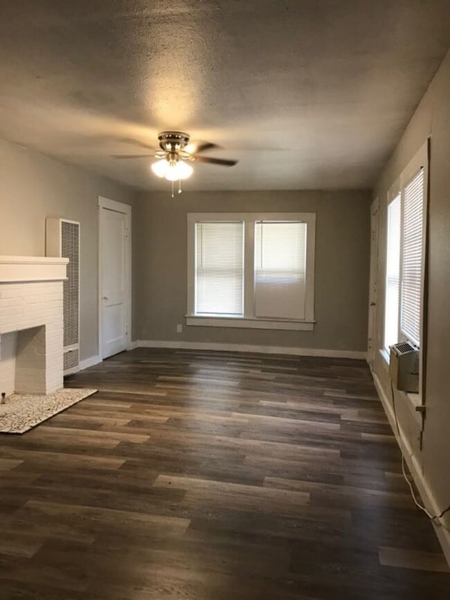 Building Photo - Newly Remodeled off Sayles