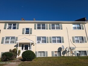 Building Photo - 216 B Sawmill Rd