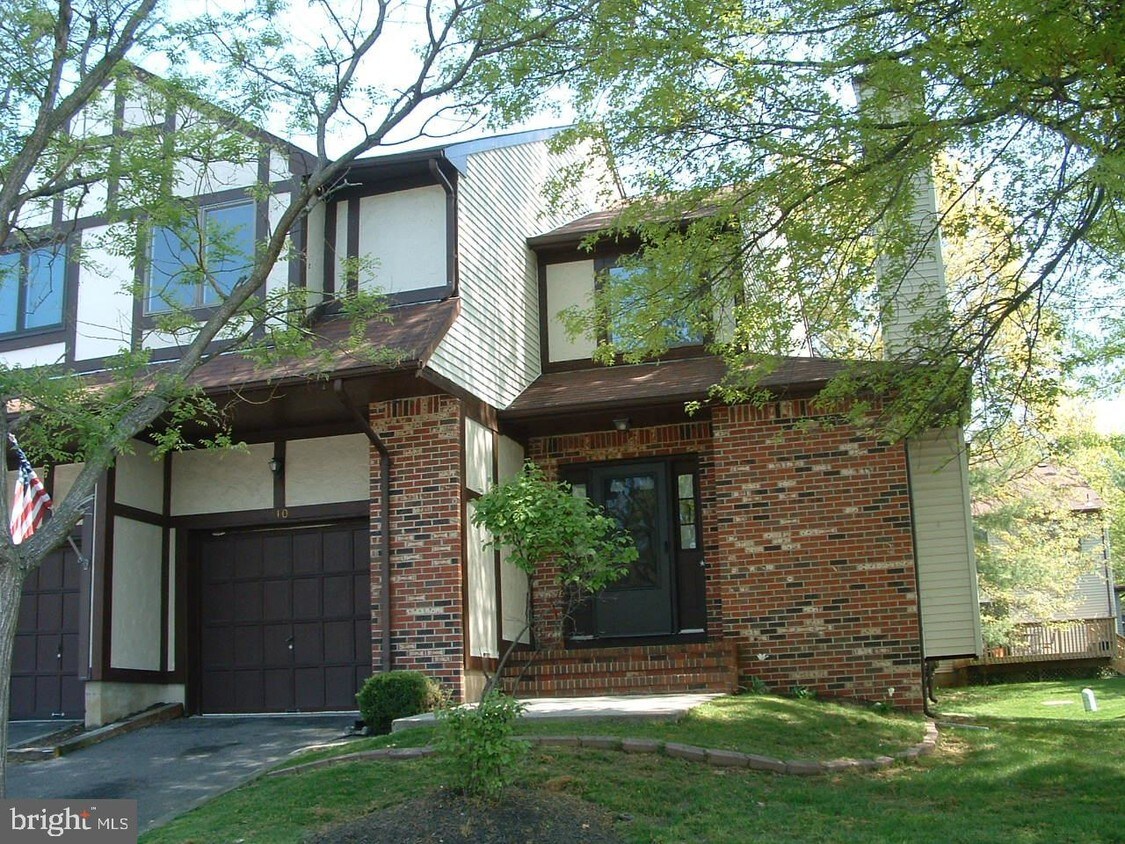 Primary Photo - 10 Cambridge Dr