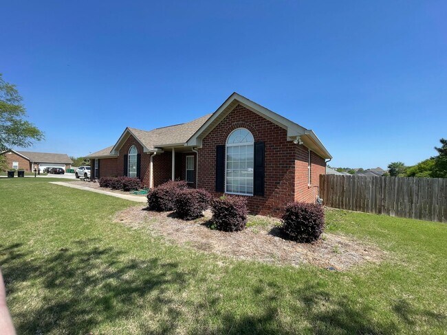 Building Photo - 499 Marble Falls