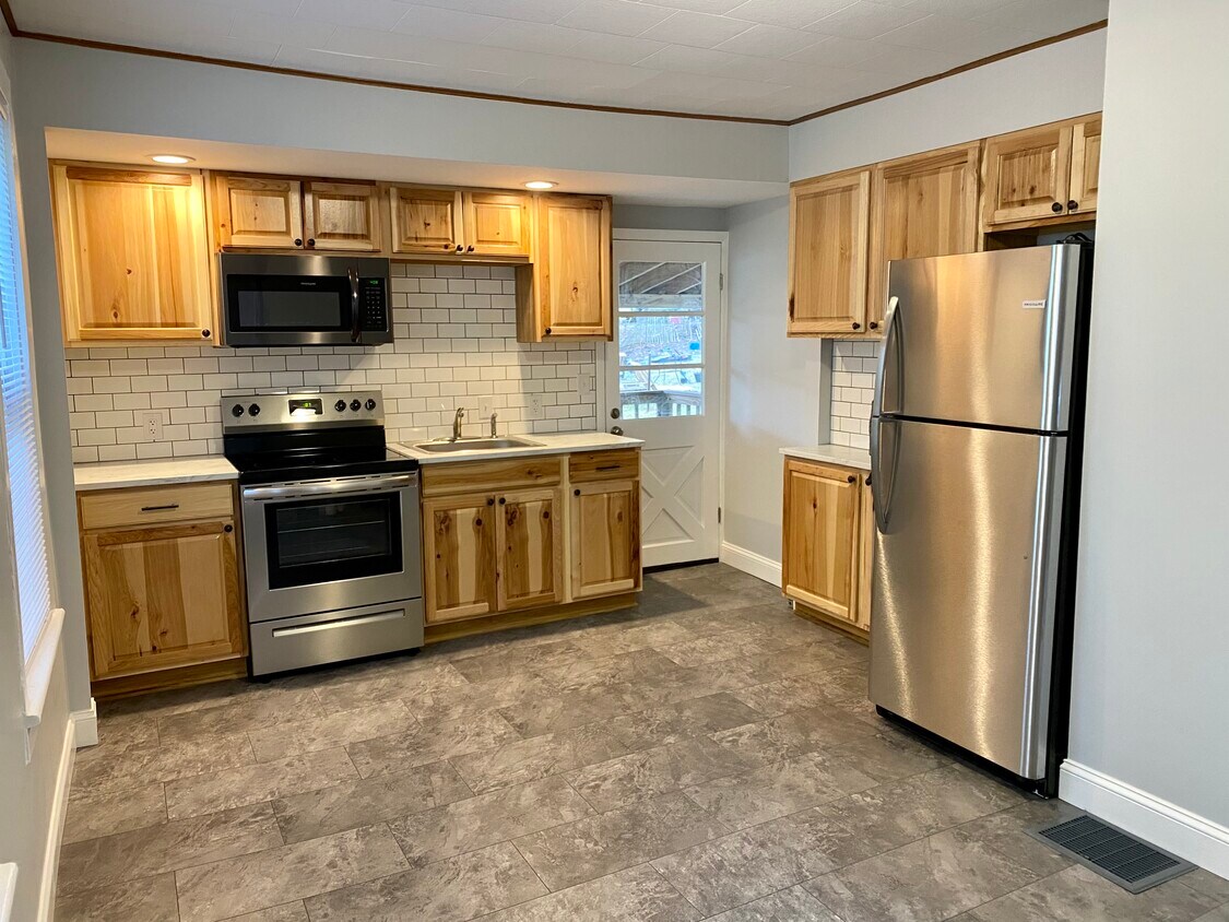 Kitchen - 45 Huffman St