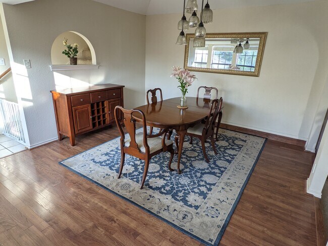 Building Photo - 6501 Cascada Dr