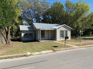Building Photo - 805 Bois D Arc St
