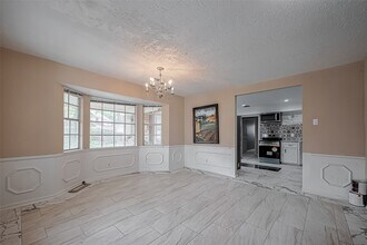 Building Photo - 811 Loire Ln