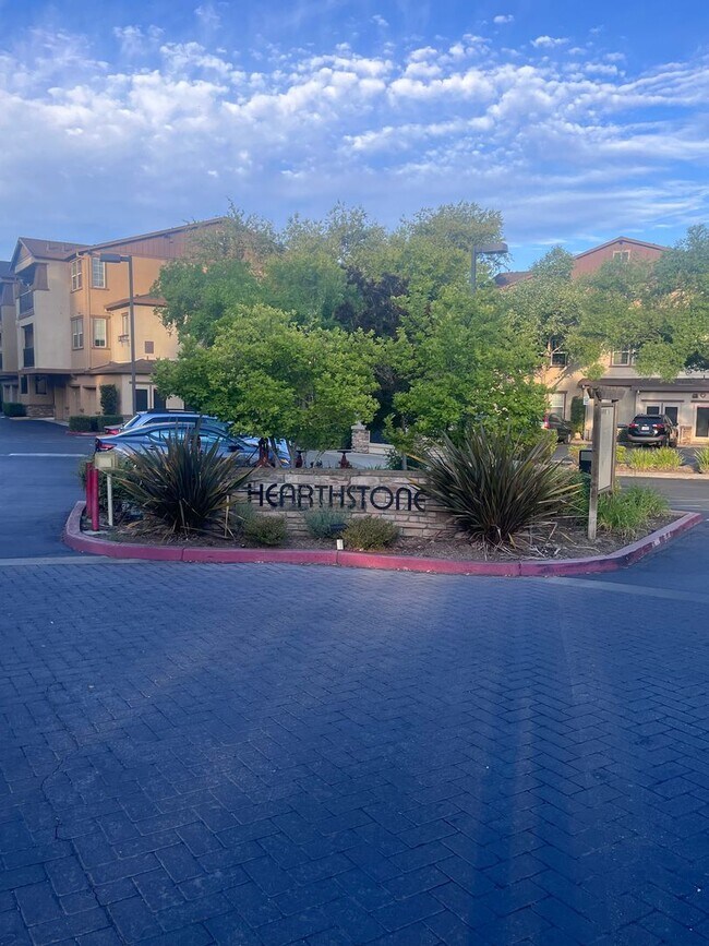 Building Photo - NICE CONDO IN ROCKLIN AT GATED COMMUNITY O...