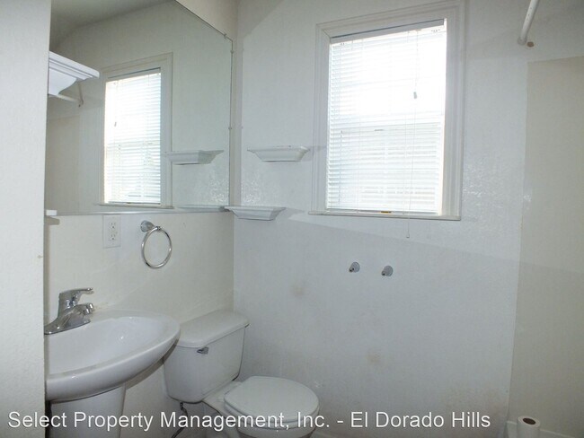 Building Photo - 1 br, 1 bath House - 2882 B Street