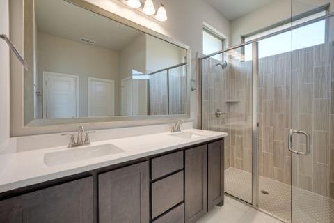 Building Photo - 16417 Garden Dr