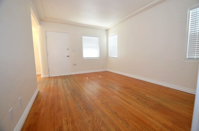 Foto del edificio - 1Bd/1Ba Home, large back yard. 1 Car garage.