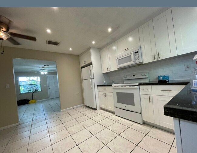 Foto del edificio - 4671 SW 66th Ave