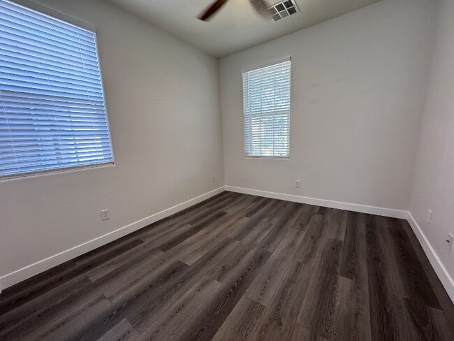 Foto del edificio - 15055 W Alexandria Way