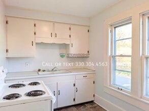 Building Photo - 409 2nd St NE