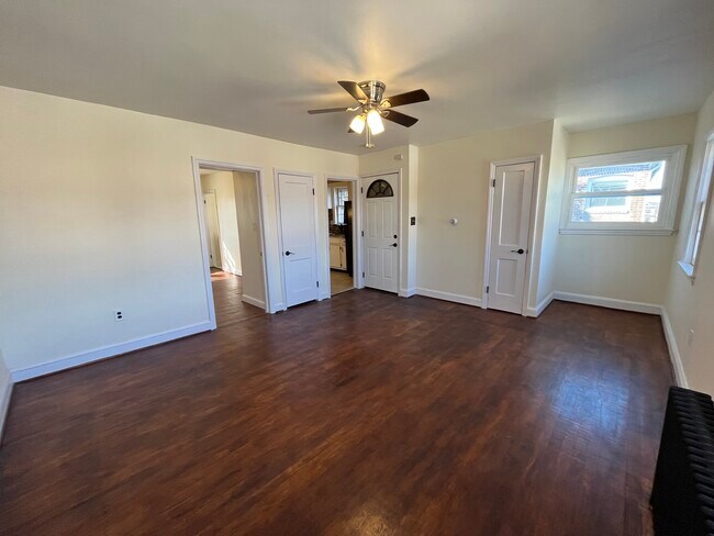 Building Photo - 2827 Clearview Ave